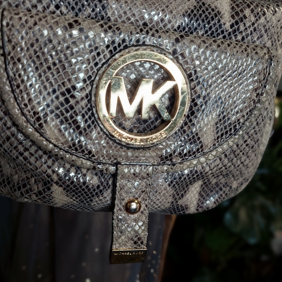 Michael Kors • Leather Snakeskin Hobo Purse Handbag Neutral Embossed Tan Brown - Picture 3 of 12